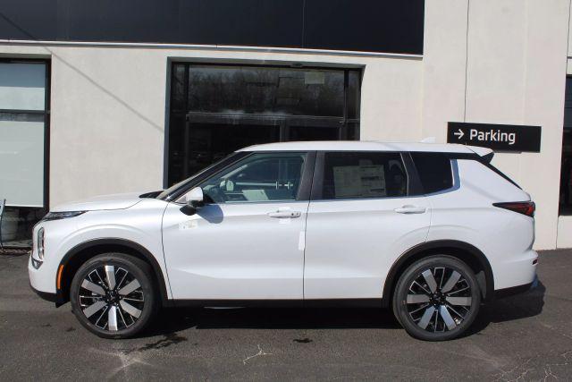 new 2025 Mitsubishi Outlander car, priced at $37,810