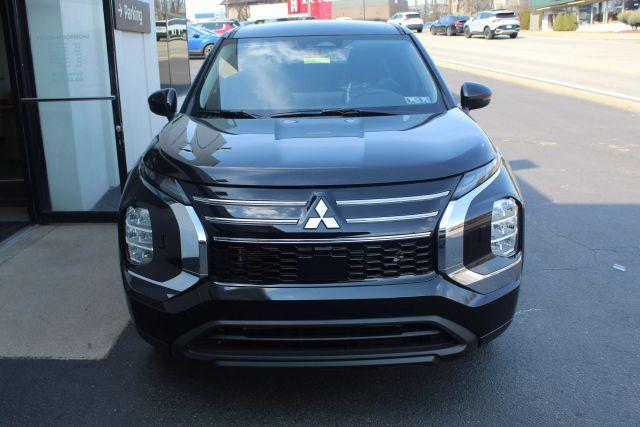 new 2025 Mitsubishi Outlander car, priced at $31,800