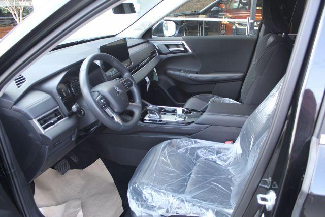 new 2025 Mitsubishi Outlander car, priced at $31,800