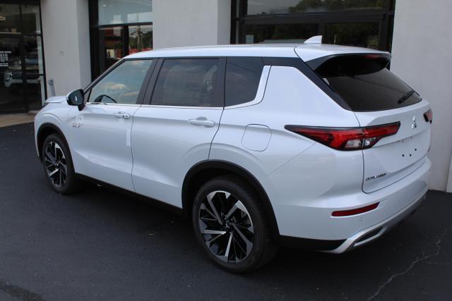 new 2024 Mitsubishi Outlander car, priced at $30,015