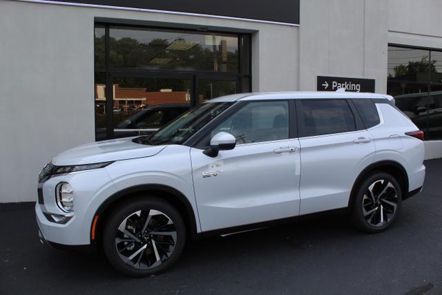 new 2024 Mitsubishi Outlander car, priced at $30,015