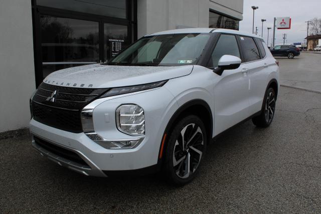 new 2024 Mitsubishi Outlander car, priced at $30,015