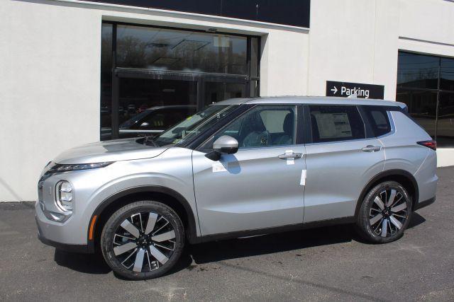 new 2025 Mitsubishi Outlander car, priced at $37,215