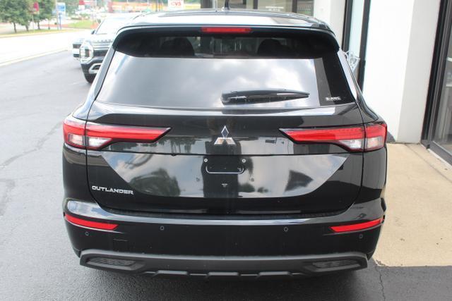 new 2024 Mitsubishi Outlander car, priced at $28,895