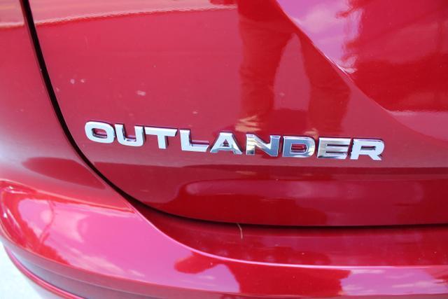 new 2024 Mitsubishi Outlander car, priced at $32,460