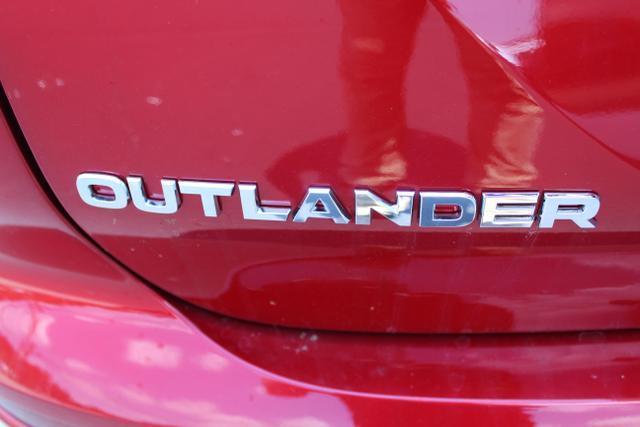 new 2024 Mitsubishi Outlander car, priced at $32,460