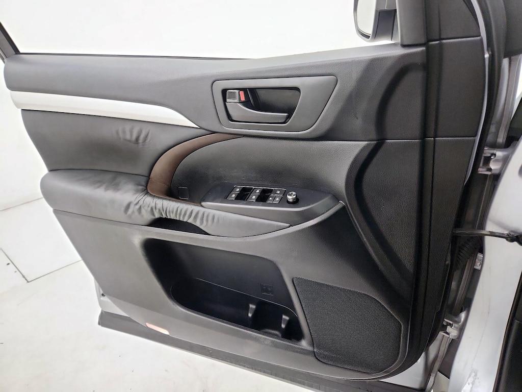 used 2015 Toyota Highlander car, priced at $17,998