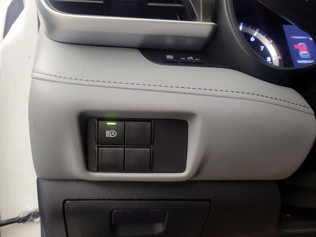 used 2022 Toyota Highlander car, priced at $32,998