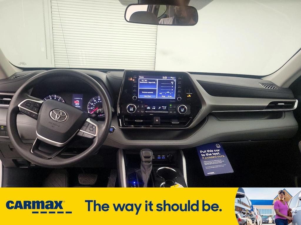 used 2022 Toyota Highlander car, priced at $32,998