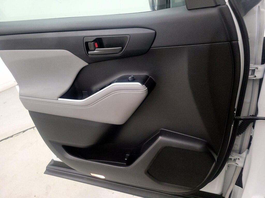 used 2022 Toyota Highlander car, priced at $32,998