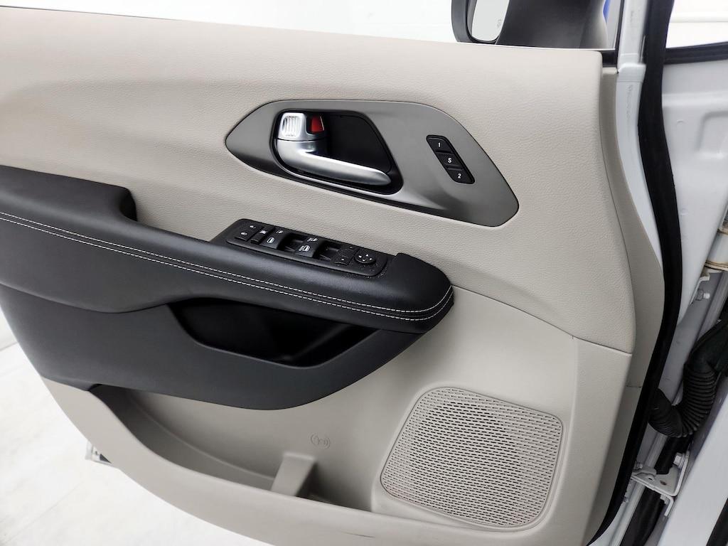 used 2023 Chrysler Pacifica car, priced at $24,998