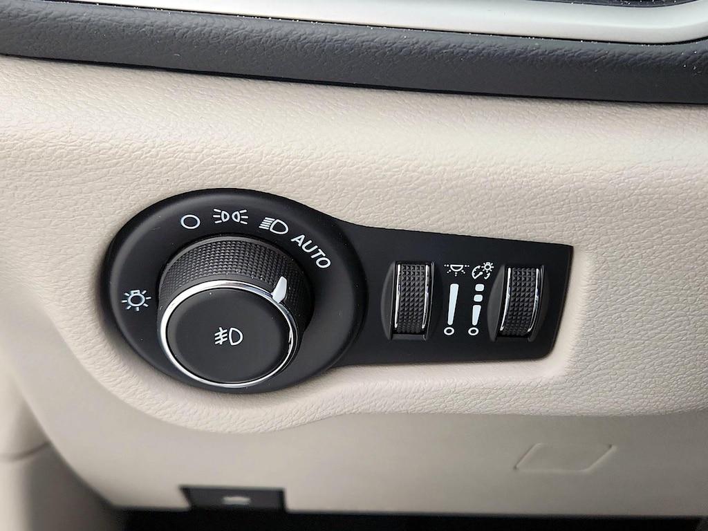 used 2023 Chrysler Pacifica car, priced at $24,998