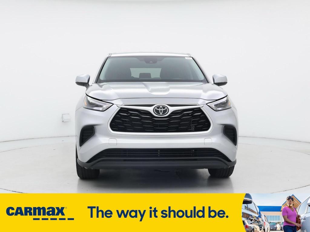 used 2023 Toyota Highlander car, priced at $32,998