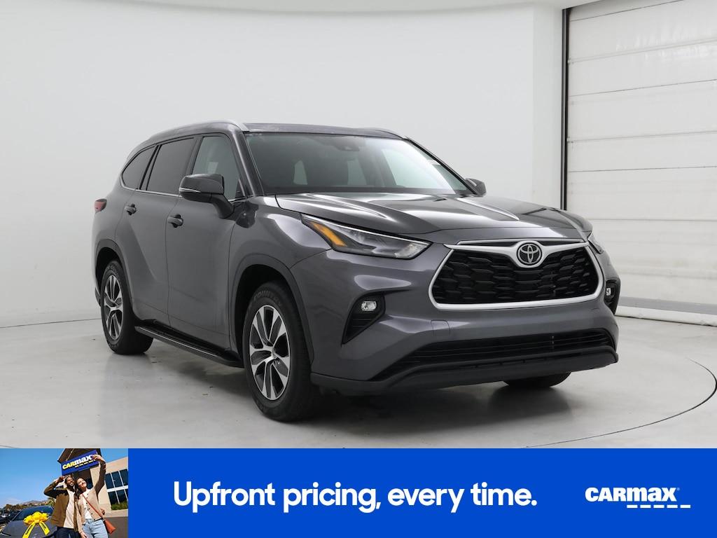 used 2022 Toyota Highlander car, priced at $35,998