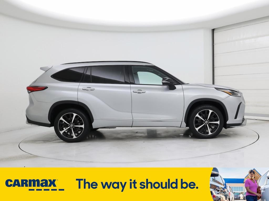 used 2021 Toyota Highlander car, priced at $40,998
