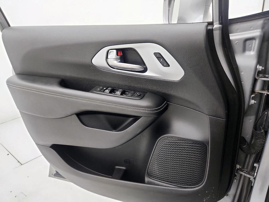 used 2020 Chrysler Pacifica car, priced at $25,998