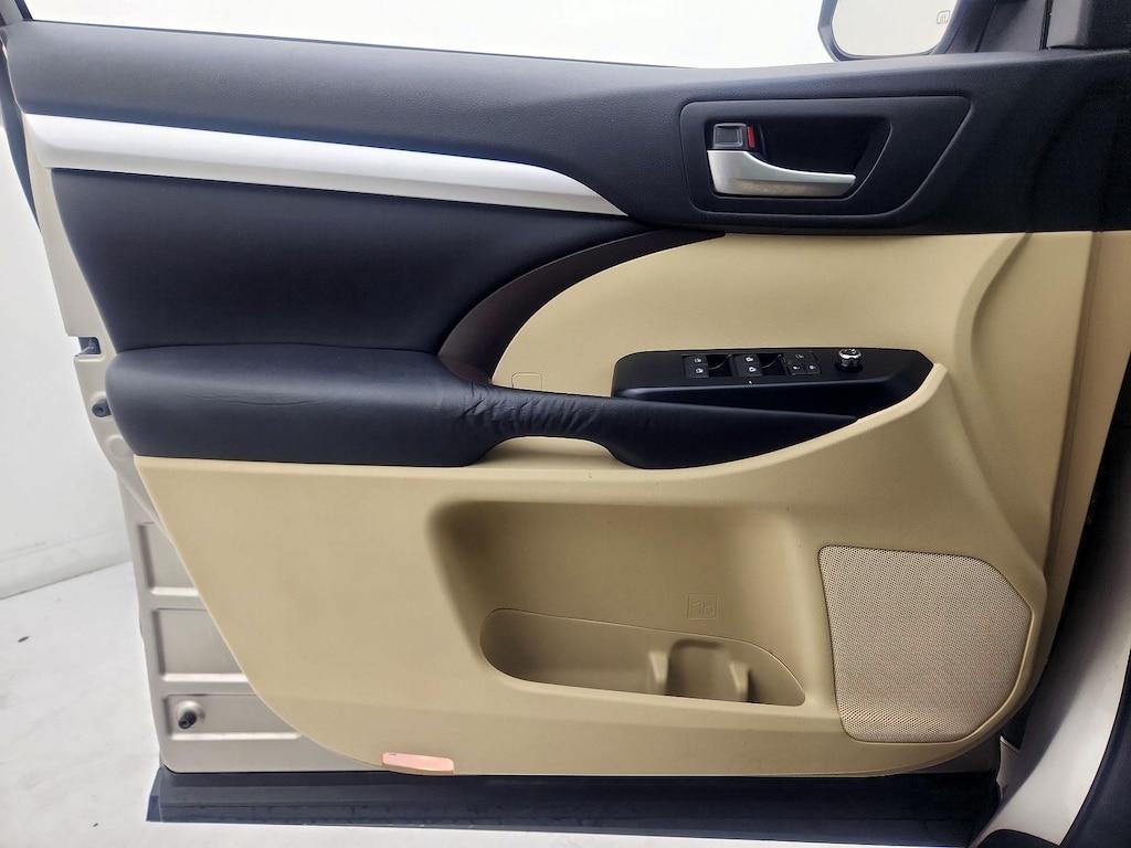 used 2016 Toyota Highlander car, priced at $25,998