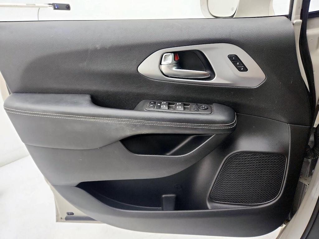 used 2021 Chrysler Pacifica car, priced at $25,998