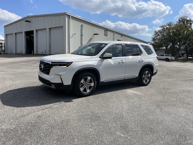 new 2025 Honda Pilot car, priced at $45,599