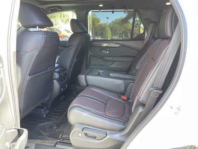 new 2025 Honda Pilot car, priced at $52,027