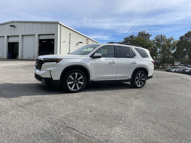 new 2025 Honda Pilot car, priced at $45,949