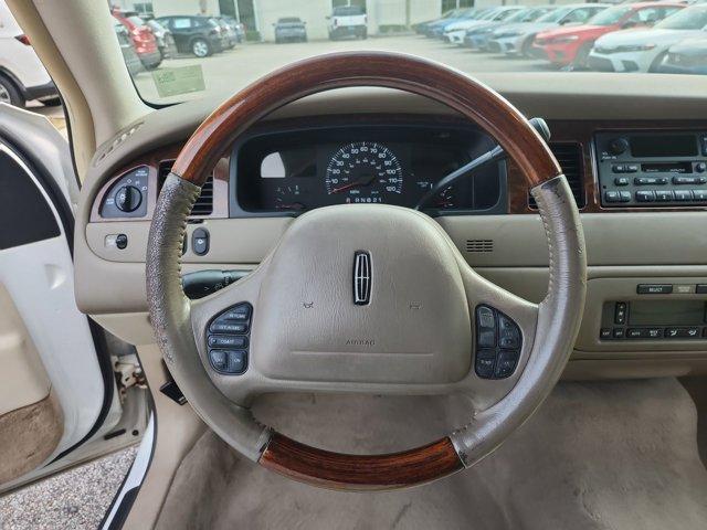 used 2002 Lincoln Town Car car, priced at $4,999