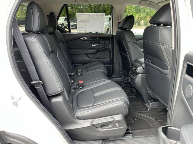 new 2025 Honda Pilot car, priced at $45,521