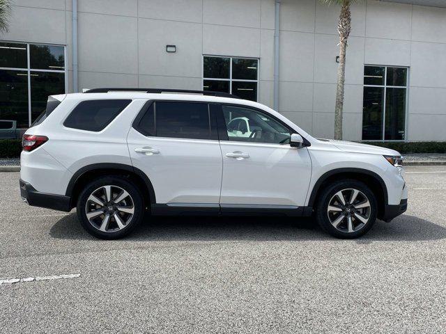 new 2025 Honda Pilot car, priced at $45,671