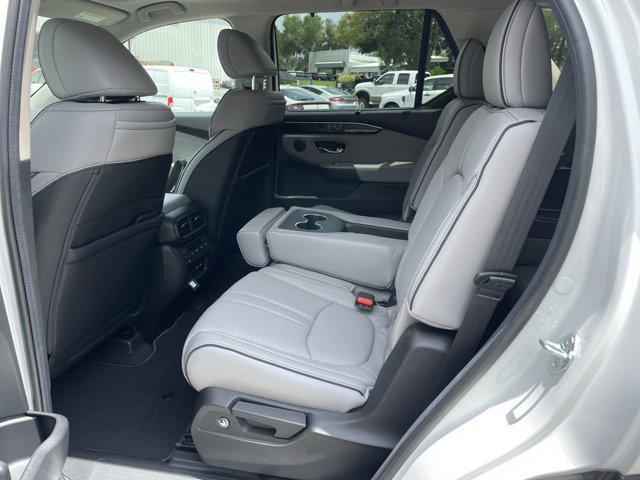 new 2025 Honda Pilot car, priced at $50,922