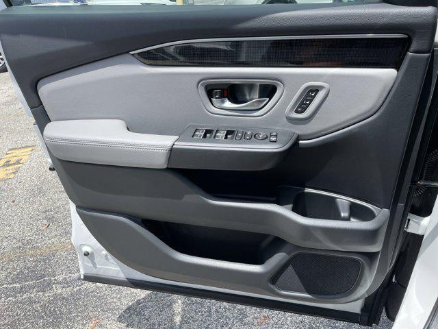 new 2025 Honda Pilot car, priced at $50,922