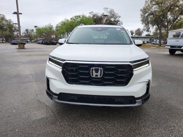 new 2025 Honda Pilot car, priced at $50,921