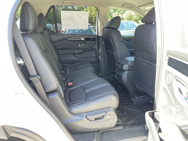 new 2025 Honda Pilot car, priced at $45,521