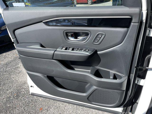 new 2025 Honda Pilot car, priced at $45,521