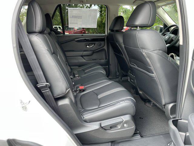 new 2025 Honda Pilot car, priced at $44,974