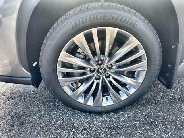 new 2025 Toyota Highlander car, priced at $53,069