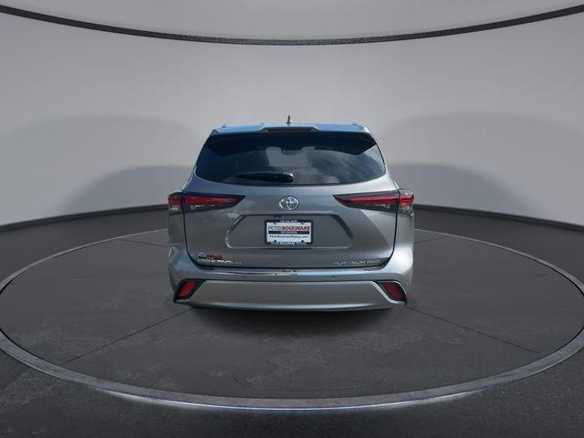 new 2025 Toyota Highlander car, priced at $53,069