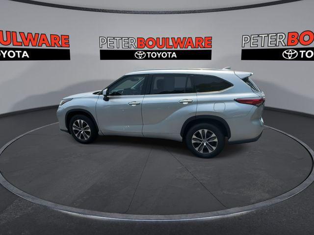 used 2021 Toyota Highlander car, priced at $26,460