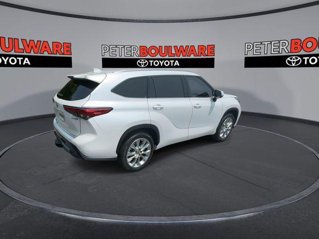 used 2023 Toyota Highlander Hybrid car, priced at $37,599