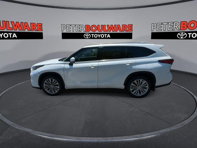 used 2022 Toyota Highlander car, priced at $41,021