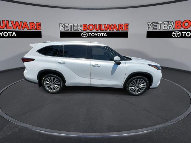 used 2022 Toyota Highlander car, priced at $41,021