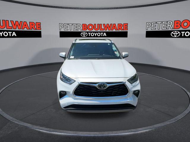 used 2022 Toyota Highlander car, priced at $40,404