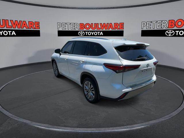used 2022 Toyota Highlander car, priced at $40,404