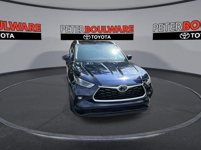 used 2022 Toyota Highlander car, priced at $31,997