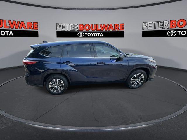 used 2022 Toyota Highlander car, priced at $31,997