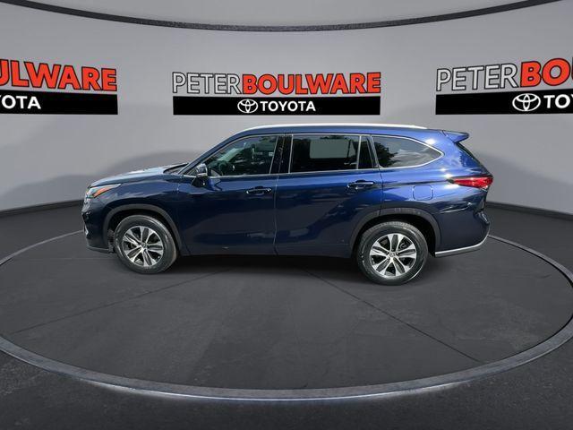 used 2022 Toyota Highlander car, priced at $31,997