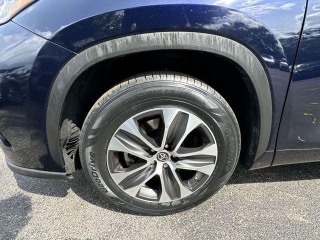 used 2022 Toyota Highlander car, priced at $31,997