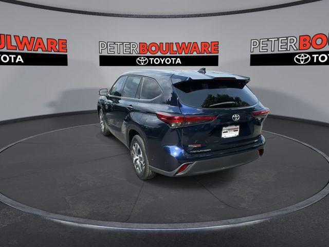 used 2022 Toyota Highlander car, priced at $31,997