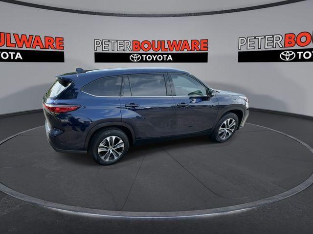 used 2022 Toyota Highlander car, priced at $31,997