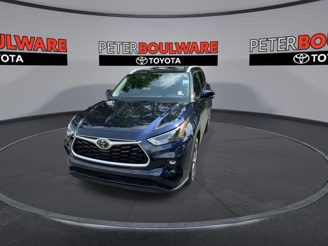used 2022 Toyota Highlander car, priced at $31,997