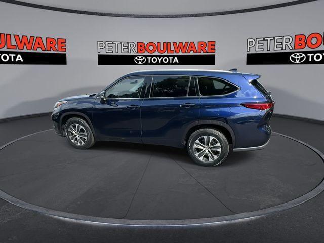 used 2022 Toyota Highlander car, priced at $31,997